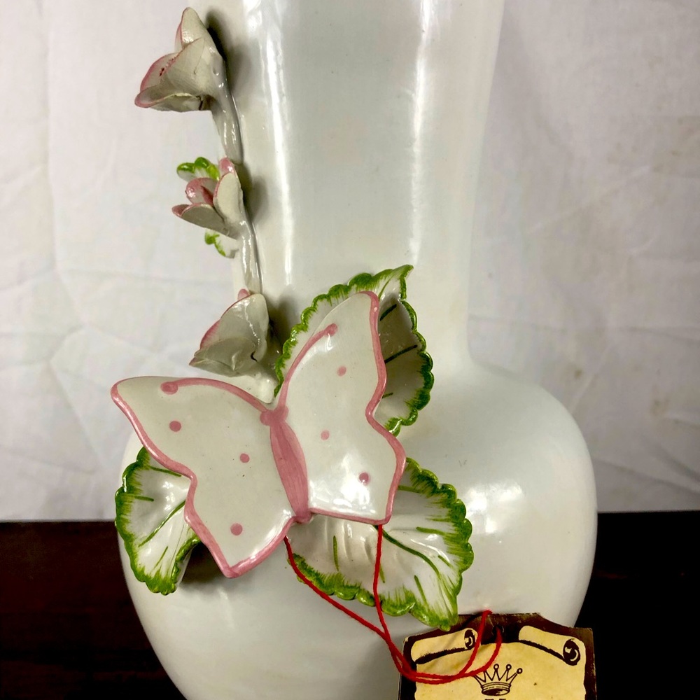 Authentic 1950’s Capodimonte Butterfly with flowers🦋❤️